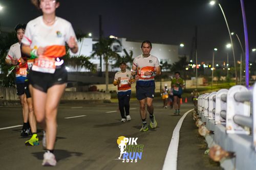 Race photo from PIK NITE RUN 2025