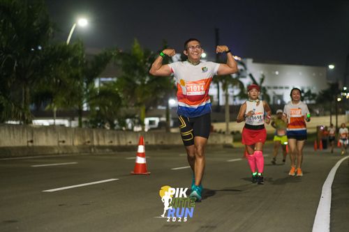 Race photo from PIK NITE RUN 2025