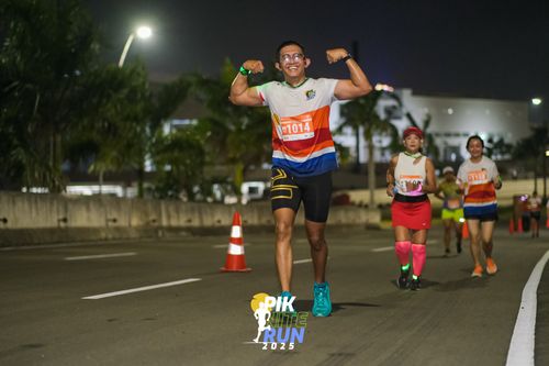 Race photo from PIK NITE RUN 2025