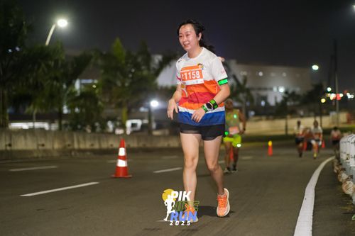 Race photo from PIK NITE RUN 2025