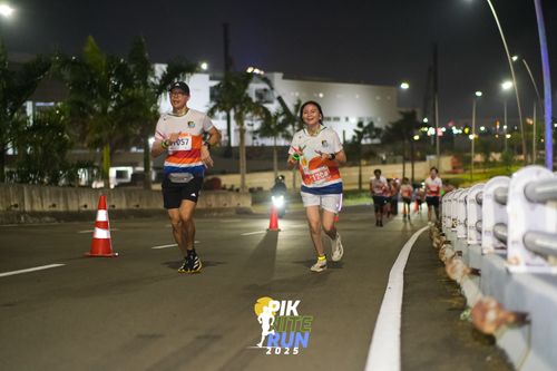 Race photo from PIK NITE RUN 2025