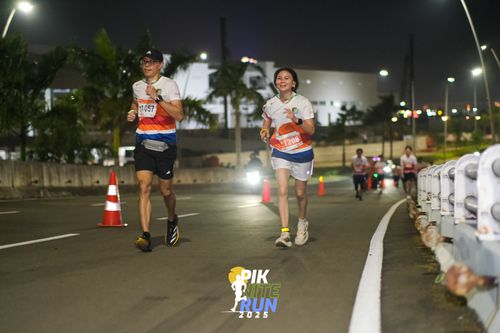 Race photo from PIK NITE RUN 2025