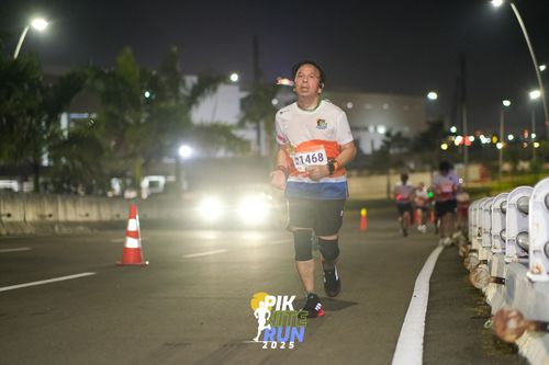 Race photo from PIK NITE RUN 2025