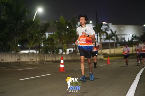 Race photo from PIK NITE RUN 2025