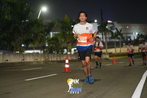 Race photo from PIK NITE RUN 2025