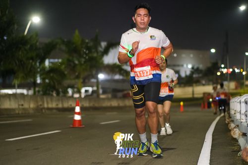 Race photo from PIK NITE RUN 2025