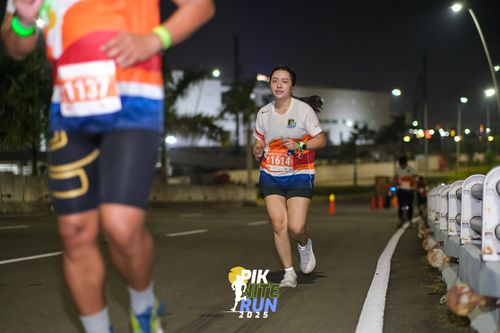 Race photo from PIK NITE RUN 2025