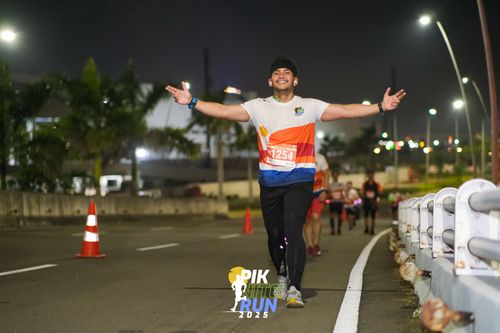 Race photo from PIK NITE RUN 2025