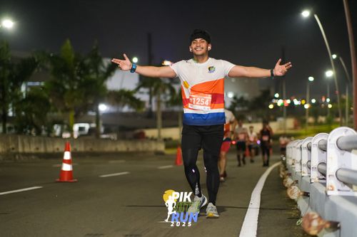 Race photo from PIK NITE RUN 2025