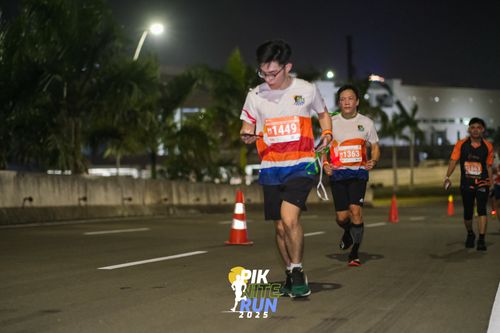 Race photo from PIK NITE RUN 2025
