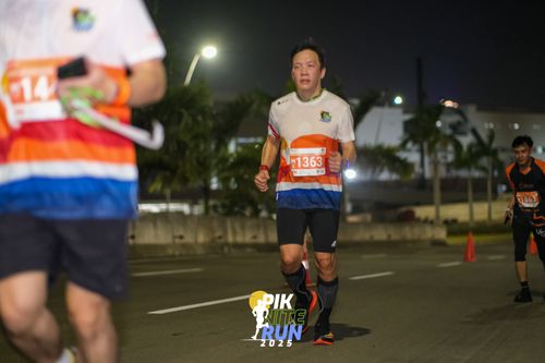 Race photo from PIK NITE RUN 2025