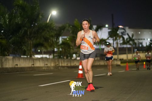Race photo from PIK NITE RUN 2025