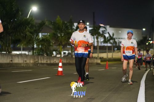 Race photo from PIK NITE RUN 2025