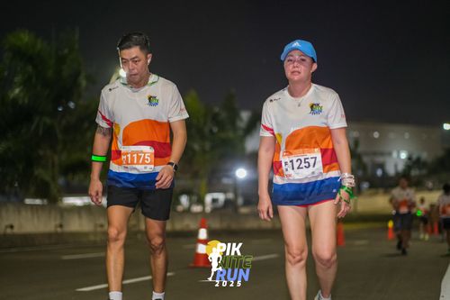 Race photo from PIK NITE RUN 2025