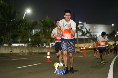 Race photo from PIK NITE RUN 2025