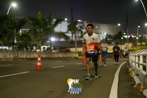 Race photo from PIK NITE RUN 2025