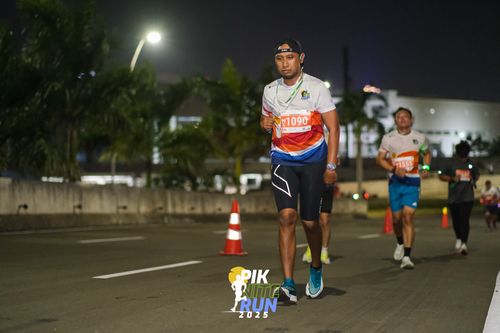 Race photo from PIK NITE RUN 2025
