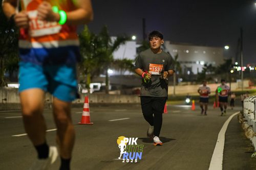 Race photo from PIK NITE RUN 2025