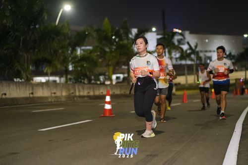 Race photo from PIK NITE RUN 2025