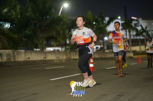 Race photo from PIK NITE RUN 2025
