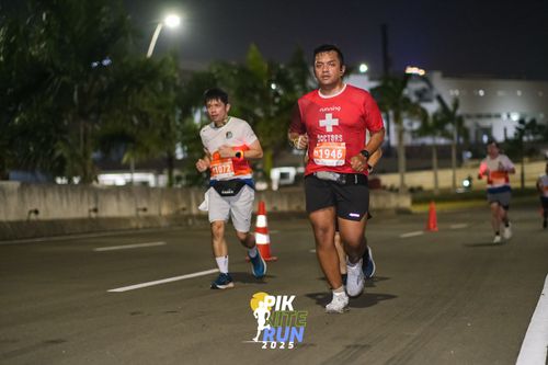 Race photo from PIK NITE RUN 2025