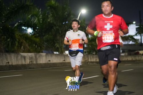 Race photo from PIK NITE RUN 2025