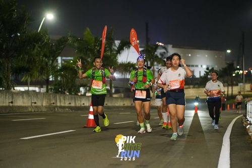 Race photo from PIK NITE RUN 2025