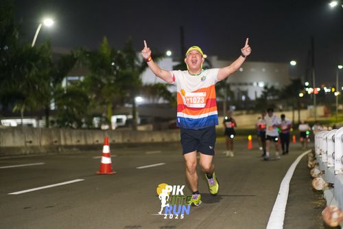 Race photo from PIK NITE RUN 2025