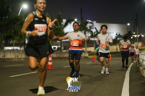 Race photo from PIK NITE RUN 2025