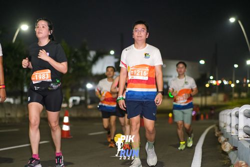 Race photo from PIK NITE RUN 2025
