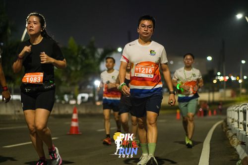 Race photo from PIK NITE RUN 2025