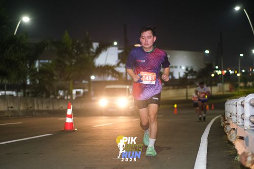 Race photo from PIK NITE RUN 2025