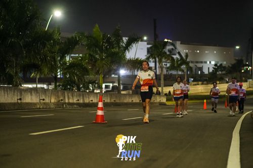 Race photo from PIK NITE RUN 2025