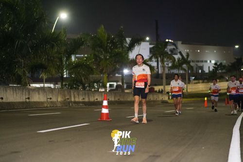 Race photo from PIK NITE RUN 2025