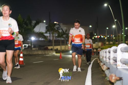 Race photo from PIK NITE RUN 2025