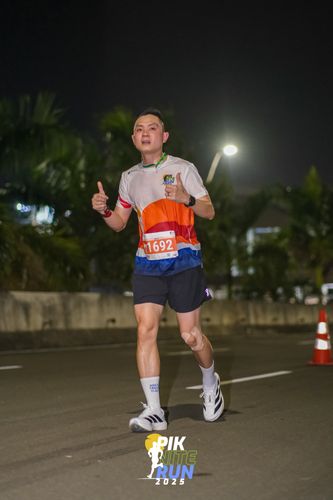 Race photo from PIK NITE RUN 2025