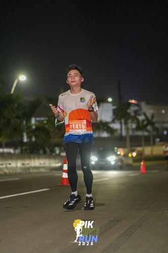 Race photo from PIK NITE RUN 2025