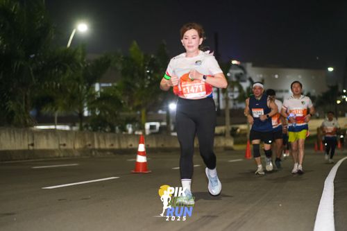 Race photo from PIK NITE RUN 2025