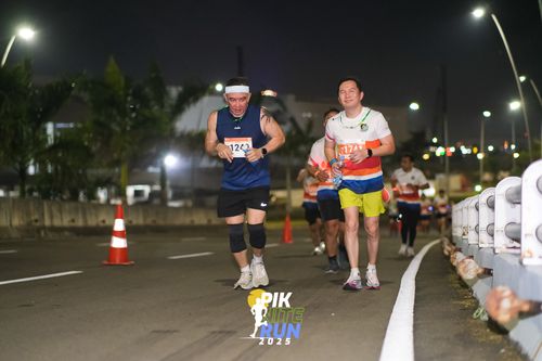 Race photo from PIK NITE RUN 2025