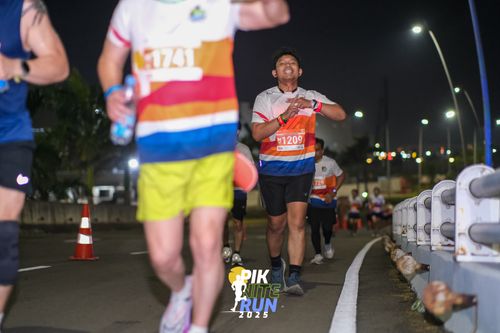 Race photo from PIK NITE RUN 2025