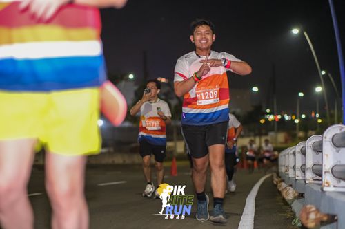 Race photo from PIK NITE RUN 2025