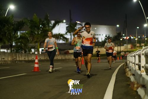 Race photo from PIK NITE RUN 2025