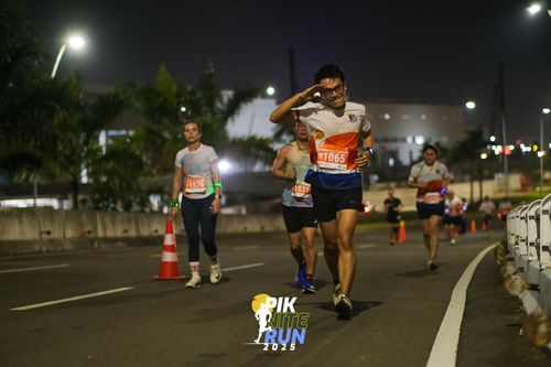 Race photo from PIK NITE RUN 2025