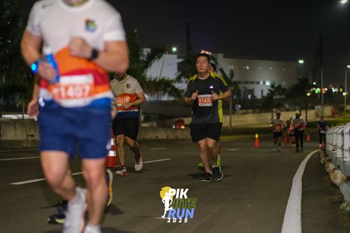 Race photo from PIK NITE RUN 2025