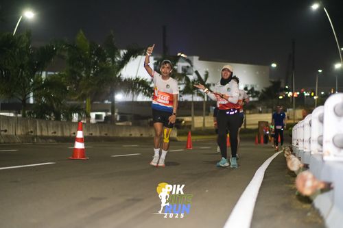 Race photo from PIK NITE RUN 2025