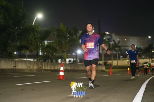 Race photo from PIK NITE RUN 2025