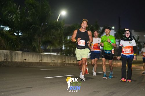 Race photo from PIK NITE RUN 2025