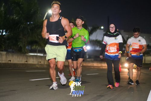 Race photo from PIK NITE RUN 2025
