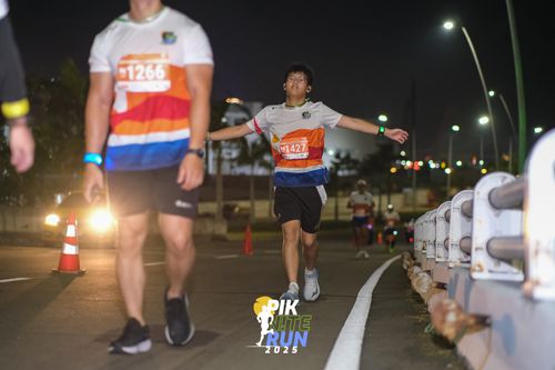 Race photo from PIK NITE RUN 2025