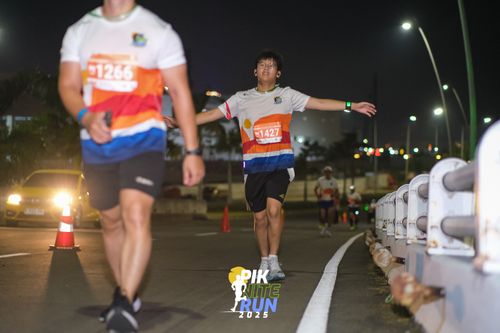 Race photo from PIK NITE RUN 2025